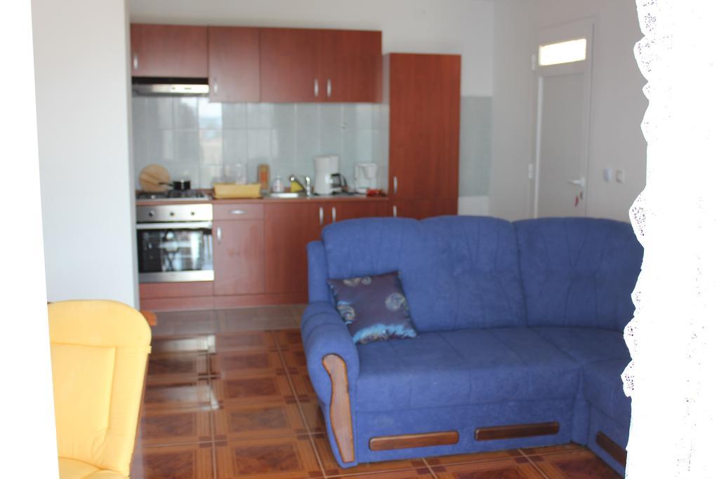 Apartments Toni Na Moru Drage Habitación foto